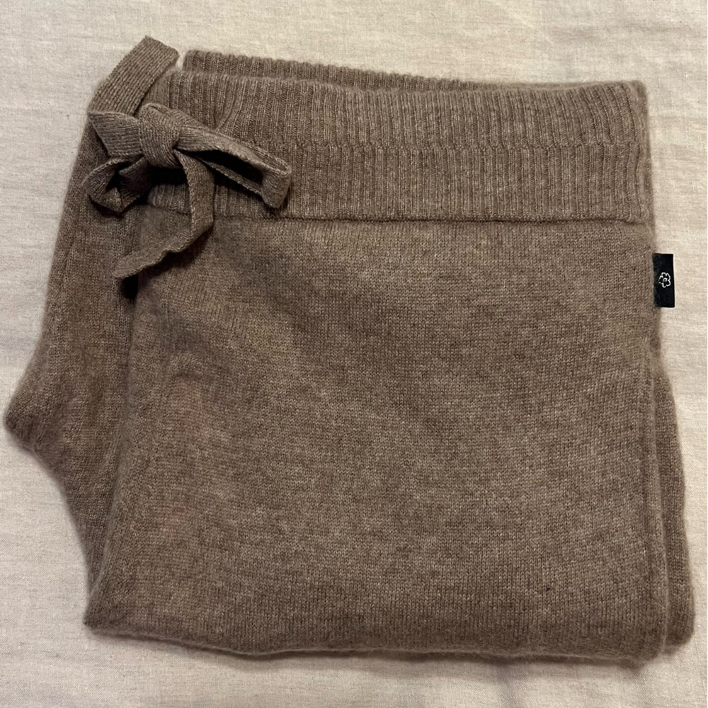 Ted Baker London Men’s 100% cashmere pants, size 34R, $150